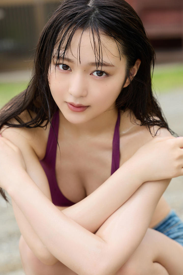 日本年轻漂亮女孩户外人体摄影写真图片