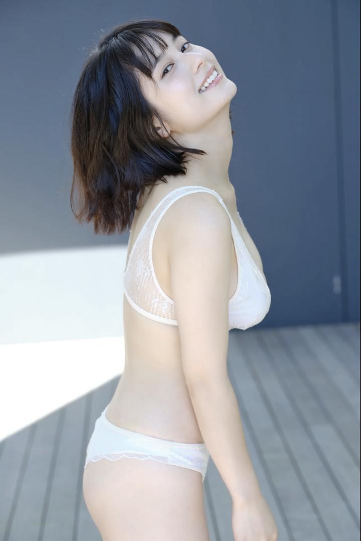 短发日本性感美女白色内衣私拍写真图片
