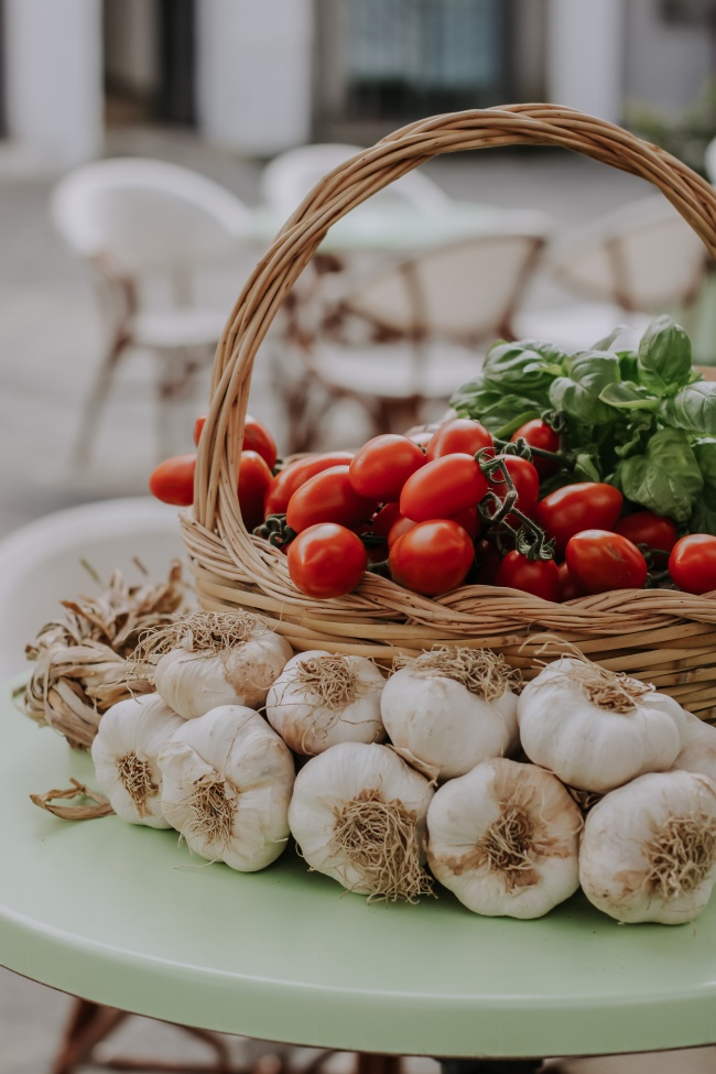 大蒜和小番茄图片