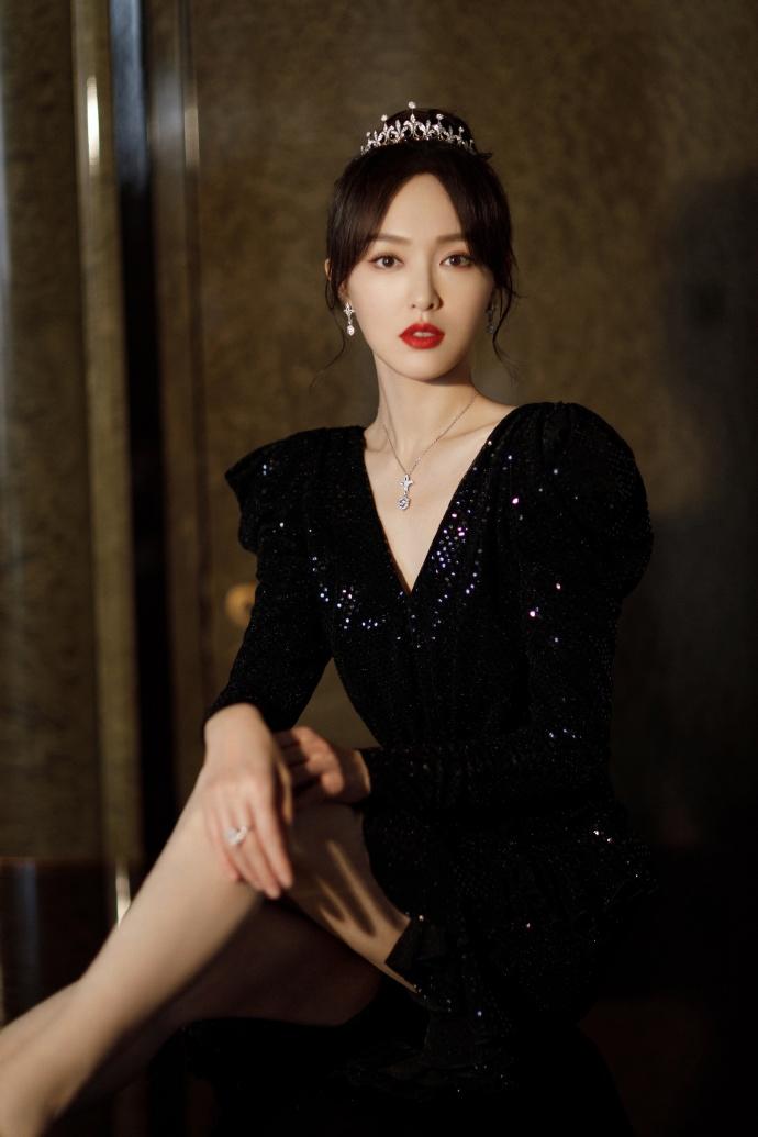性感红唇美女唐嫣高清美女写真图片