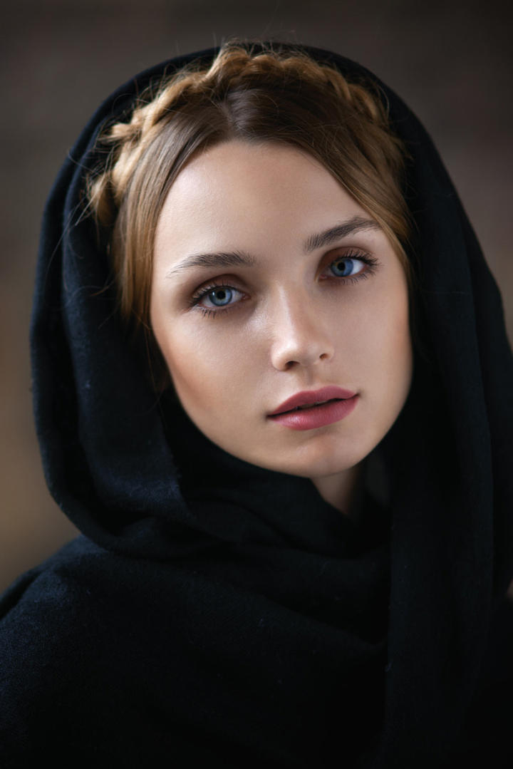 披着头纱的欧美美女肖像写真图片