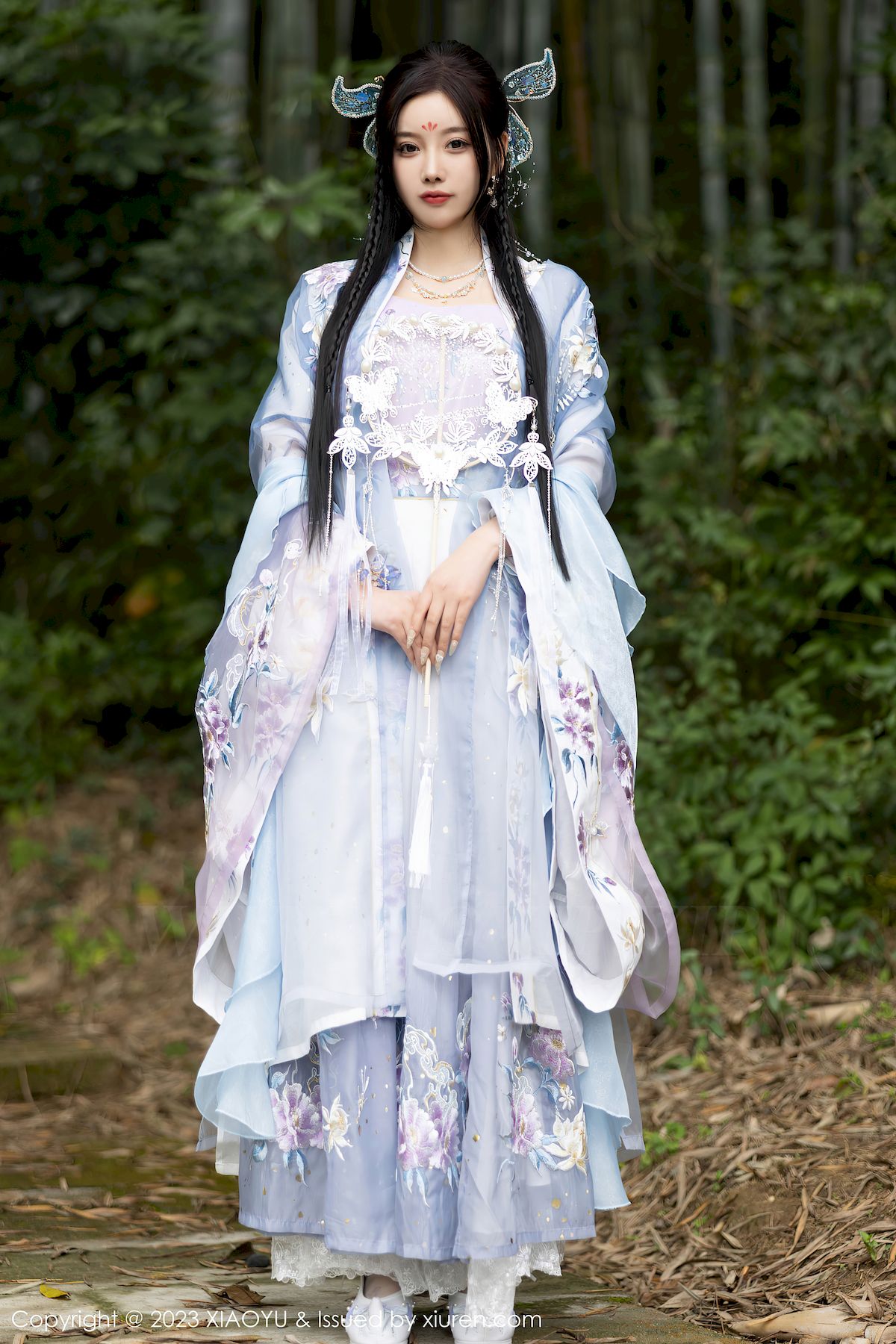 语画界性感女神杨晨晨Yome淡蓝紫色古装服饰白色丝袜写真