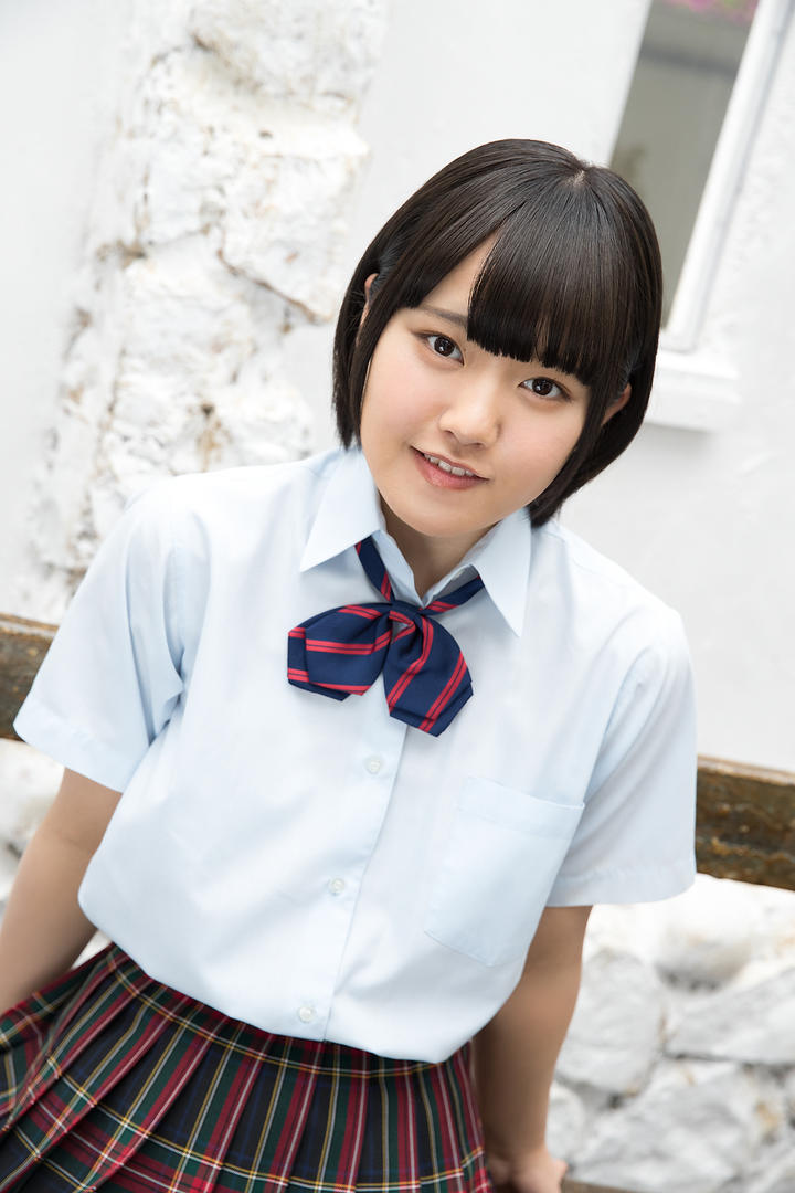 清纯漂亮的日本短发女学生高清写真图片