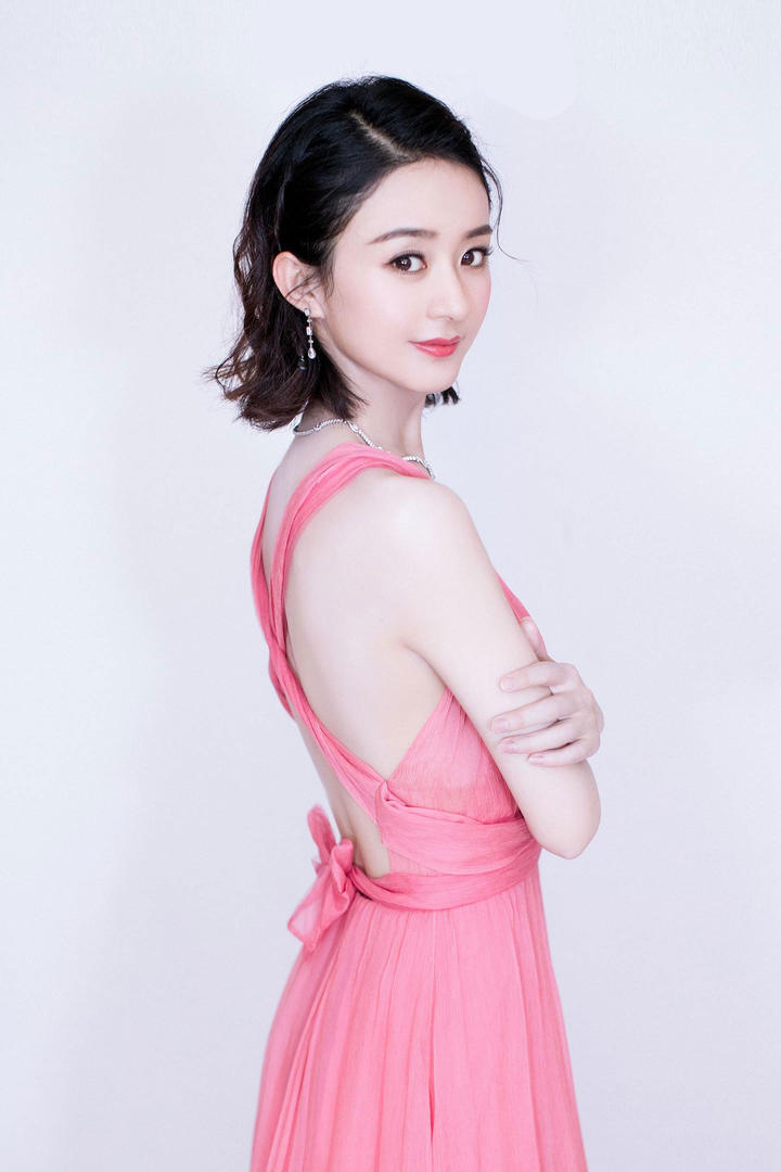 穿着性感粉红色裙子的颖宝赵丽颖图片