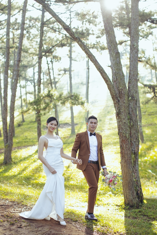 治愈系森林风情侣婚纱写真图片