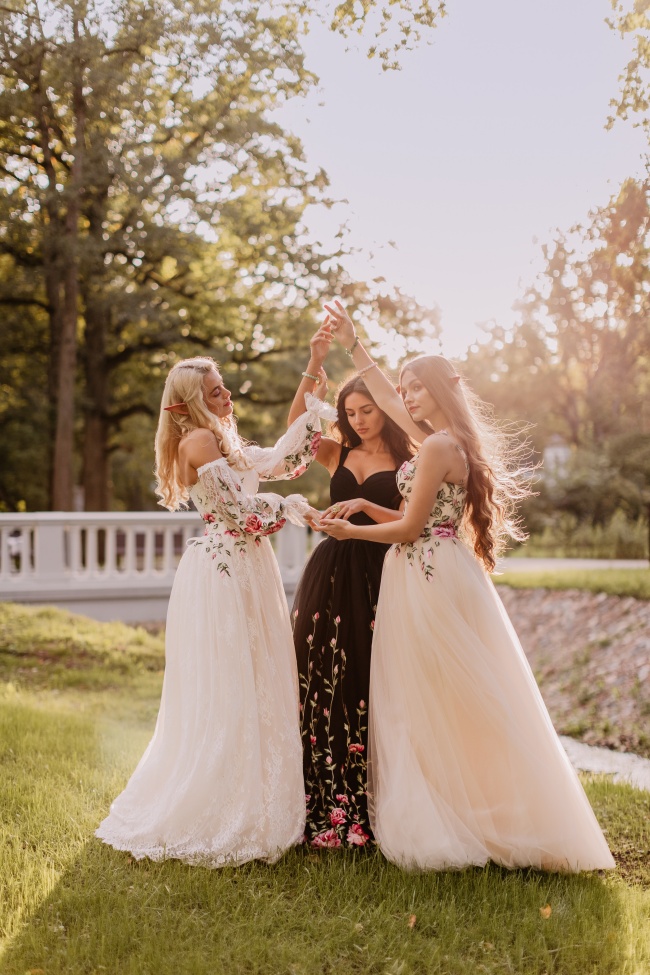 新娘伴娘婚纱摄影图片