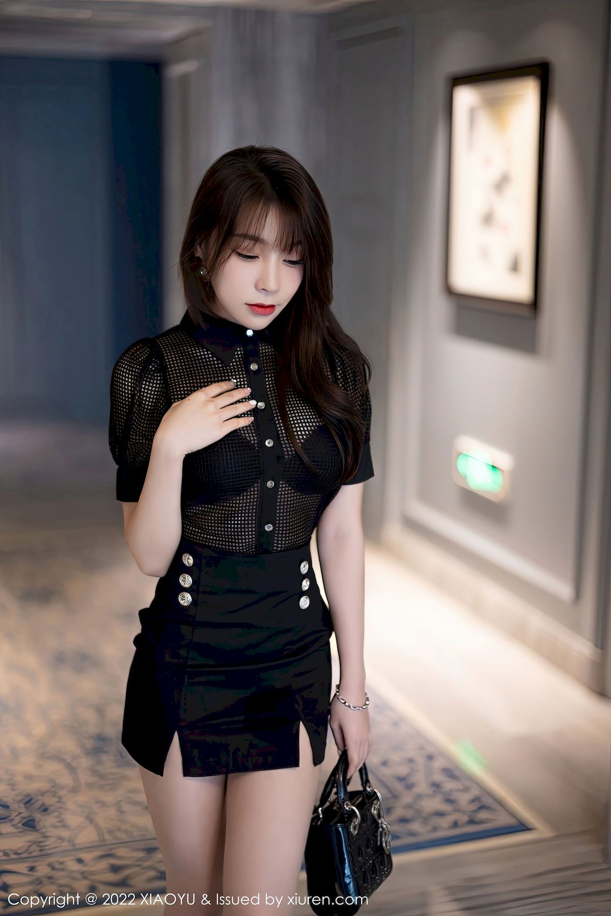 语画界性感女神徐莉芝Booty轻透上衣+黑色短裙杭州旅拍