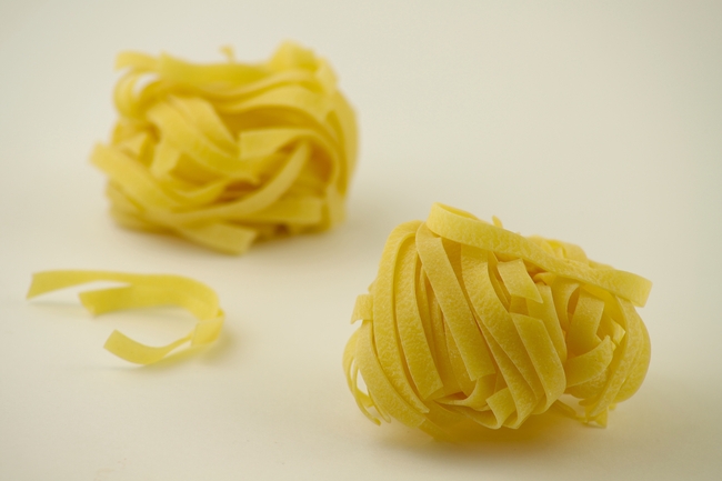 黄色意大利面食图片