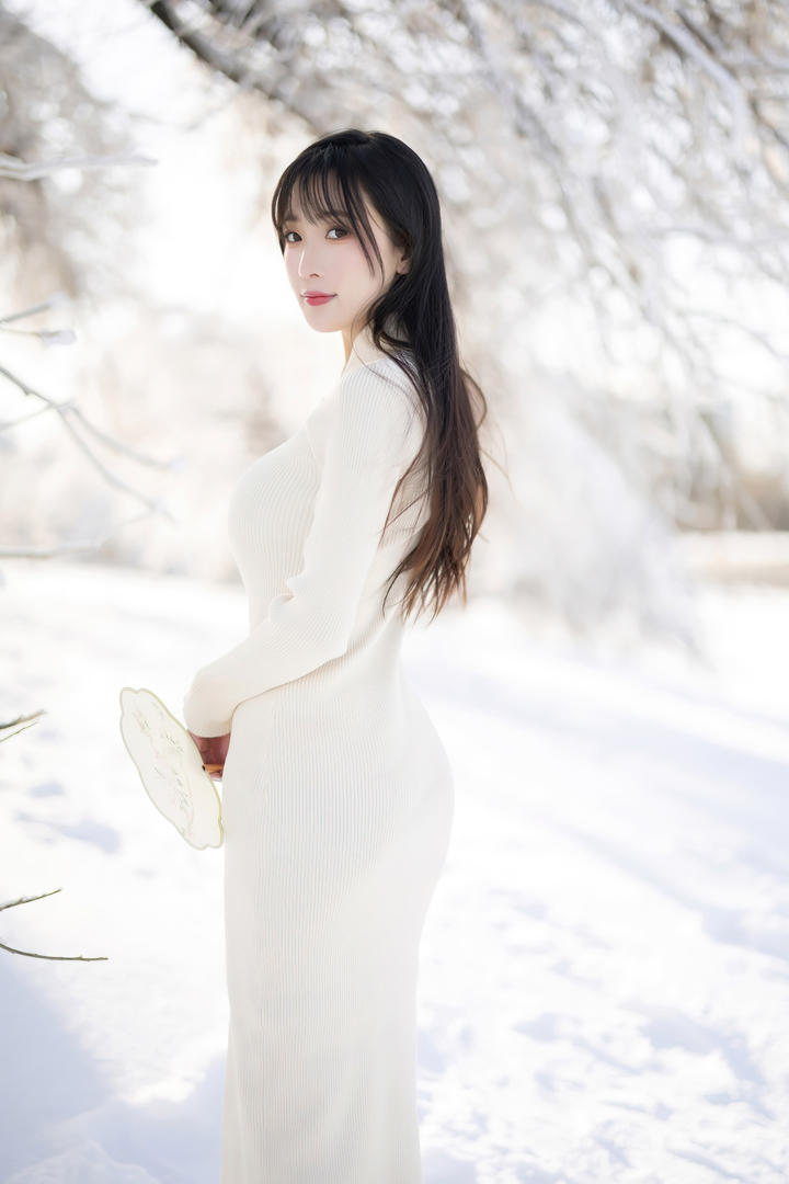 亭亭玉立的清纯美女模特林星阑个人写真艺术照