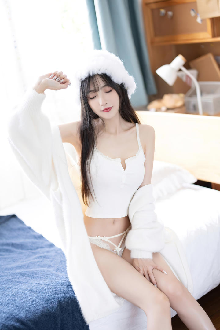 肤白貌美大长腿国产美女嫩模林星阑性感激情图片