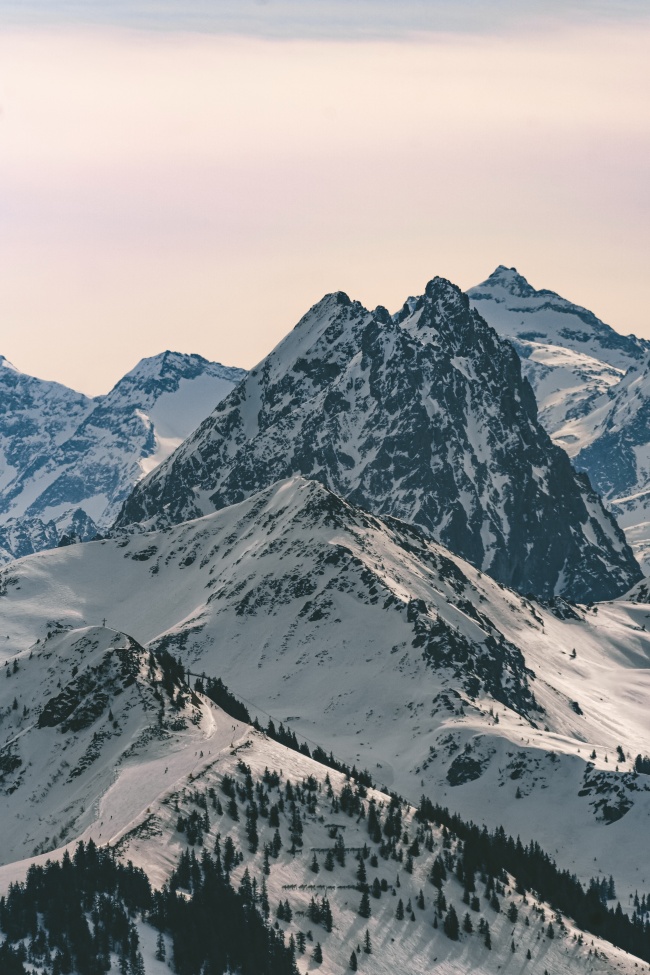 唯美群山山峰风景图片
