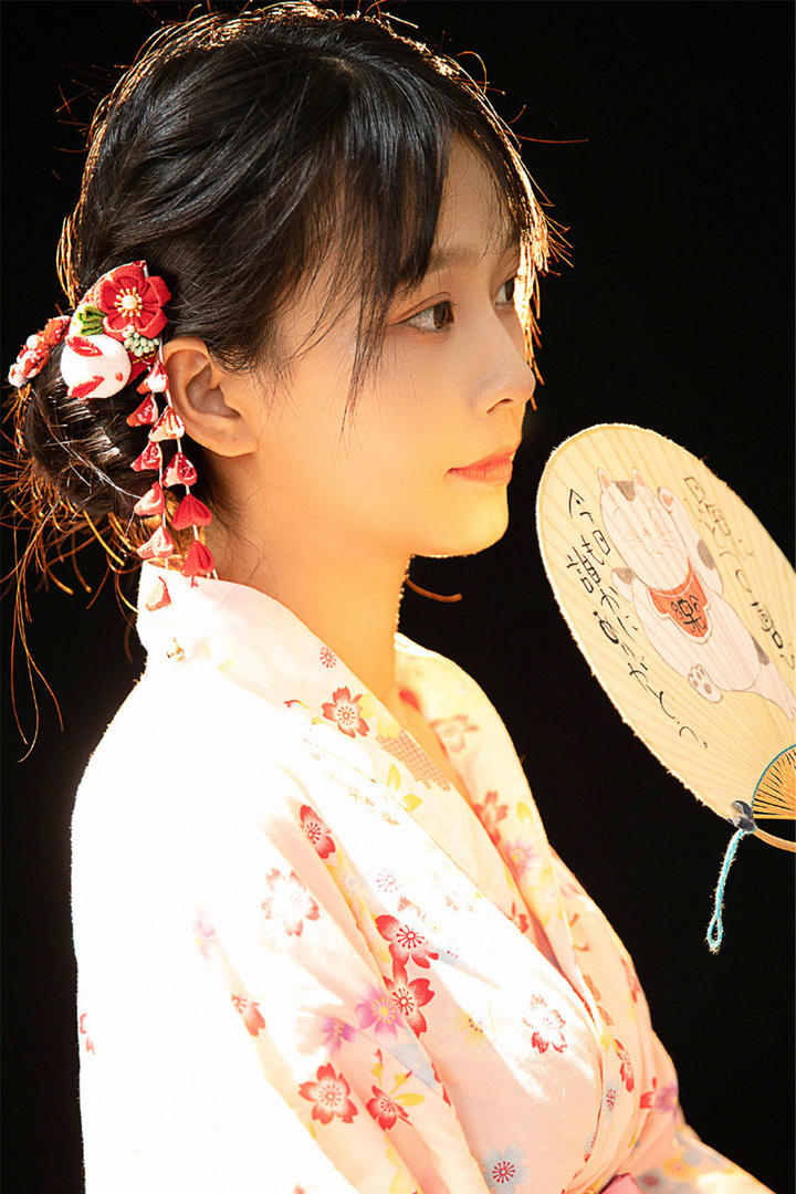 清纯甜美日本和服古装美女写真图片