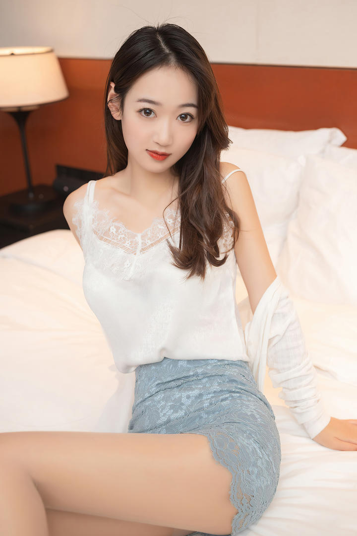 穿超短裙的国模美女唐安琪性感写真图片