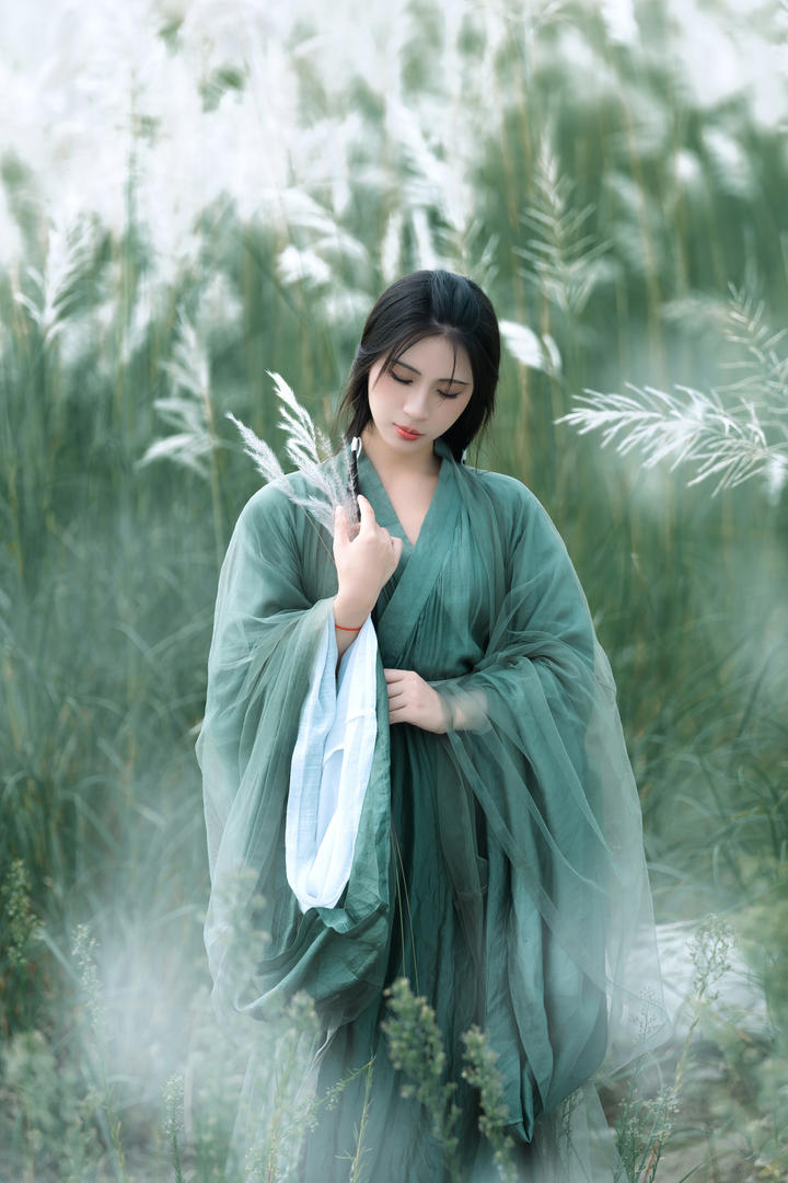 古典淡雅青衣汉服美女意境壁纸图片