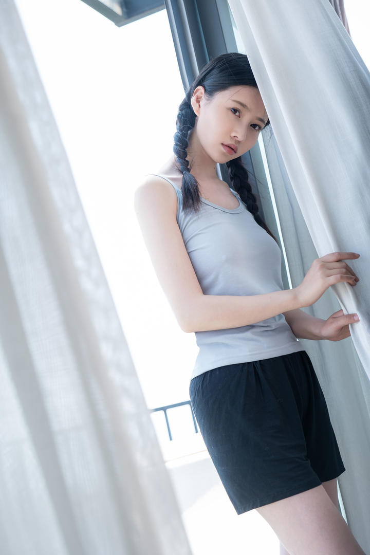 清纯邻家女孩居家自拍写真图片