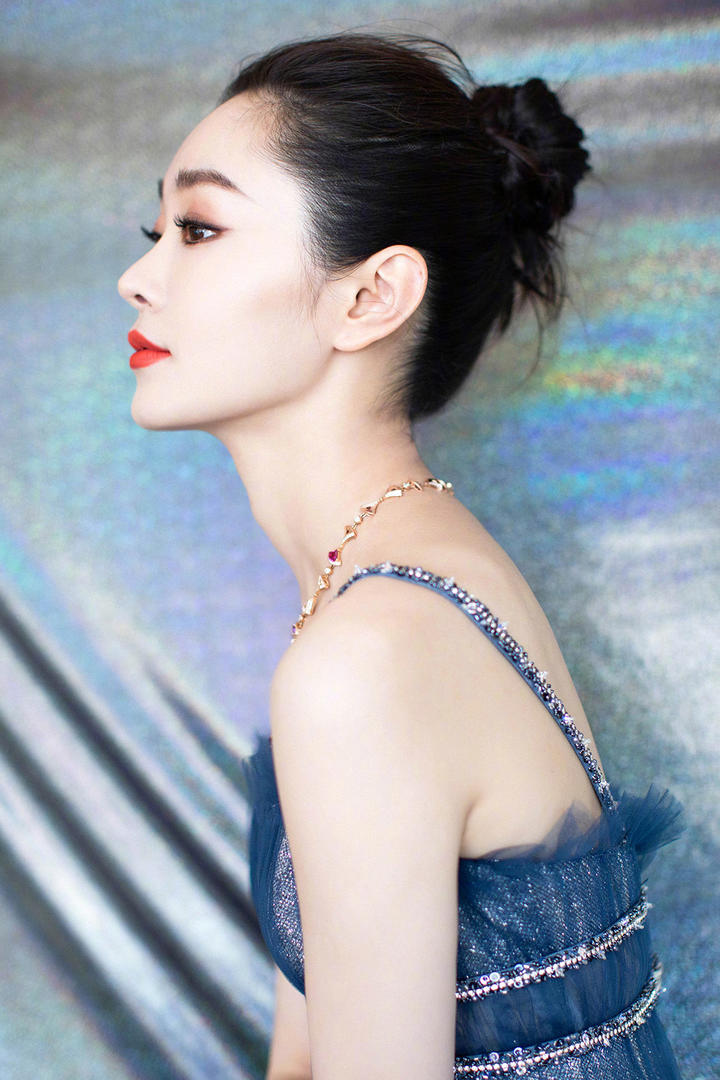 庆余年女主角宋轶侧脸写真图片