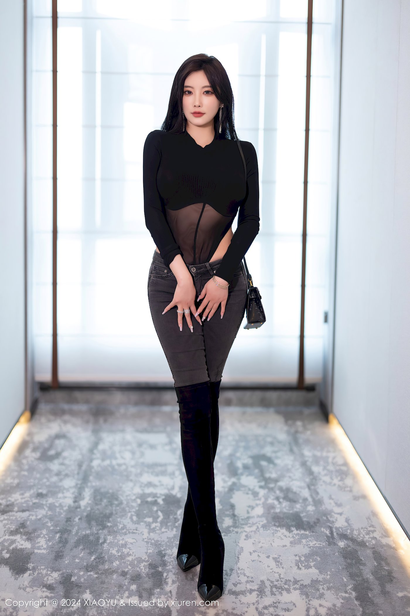 语画界女神杨晨晨Yome黑色网状服饰黑色长靴哈尔滨旅拍