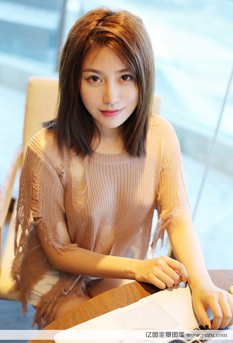 美女模特许诺Sabrina护士装制服诱惑