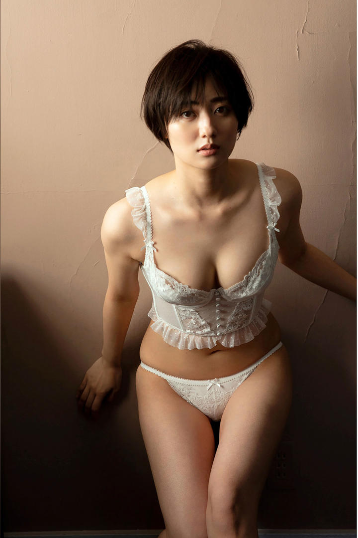 日韩在线高清内衣模特图片