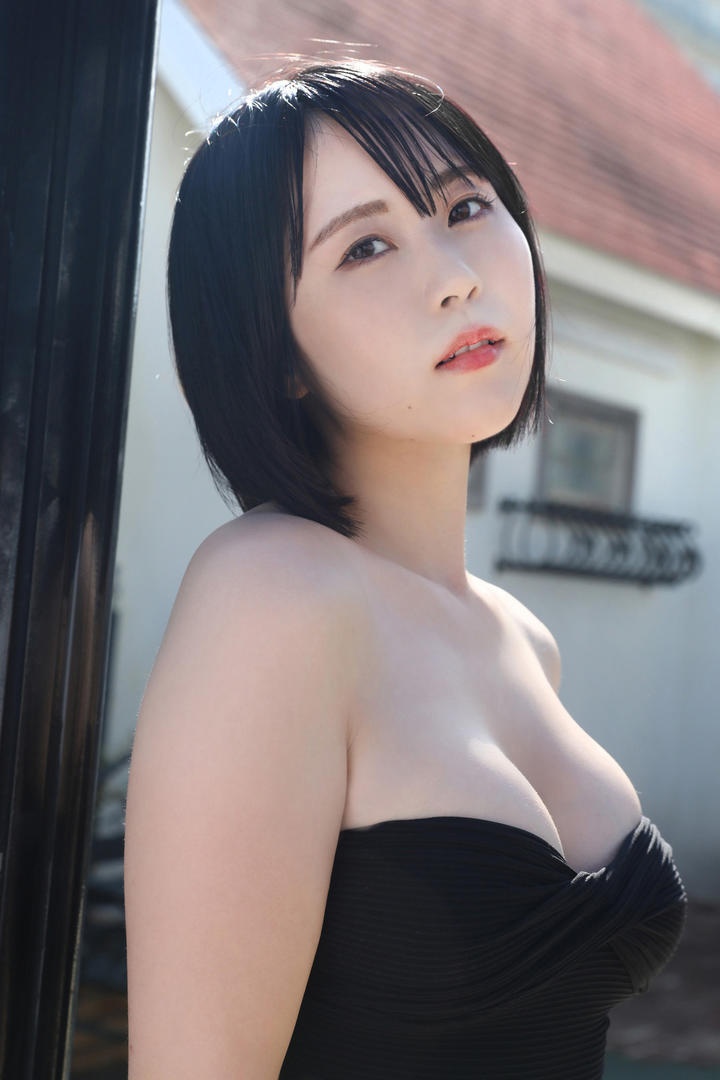 日本泳装美女图片下载