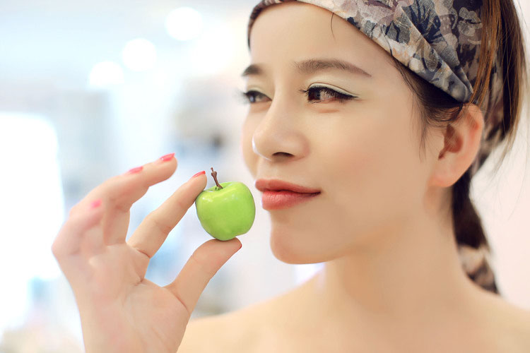 粉嫩可爱的水果少女