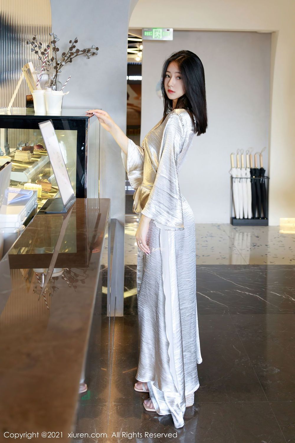 秀人网新人模特熊小诺高挑身材丝袜美腿魅力外拍性感套图