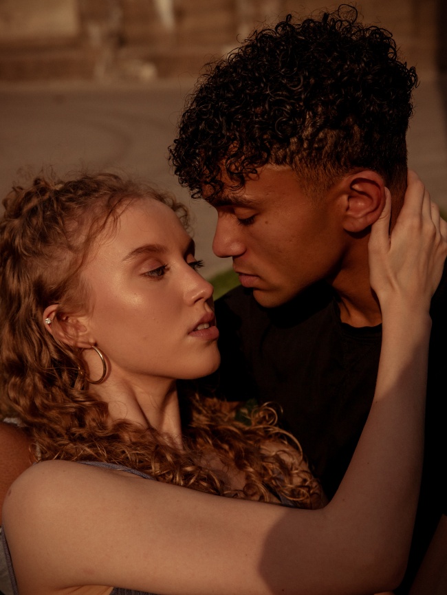 欧美深情暧昧情侣图片