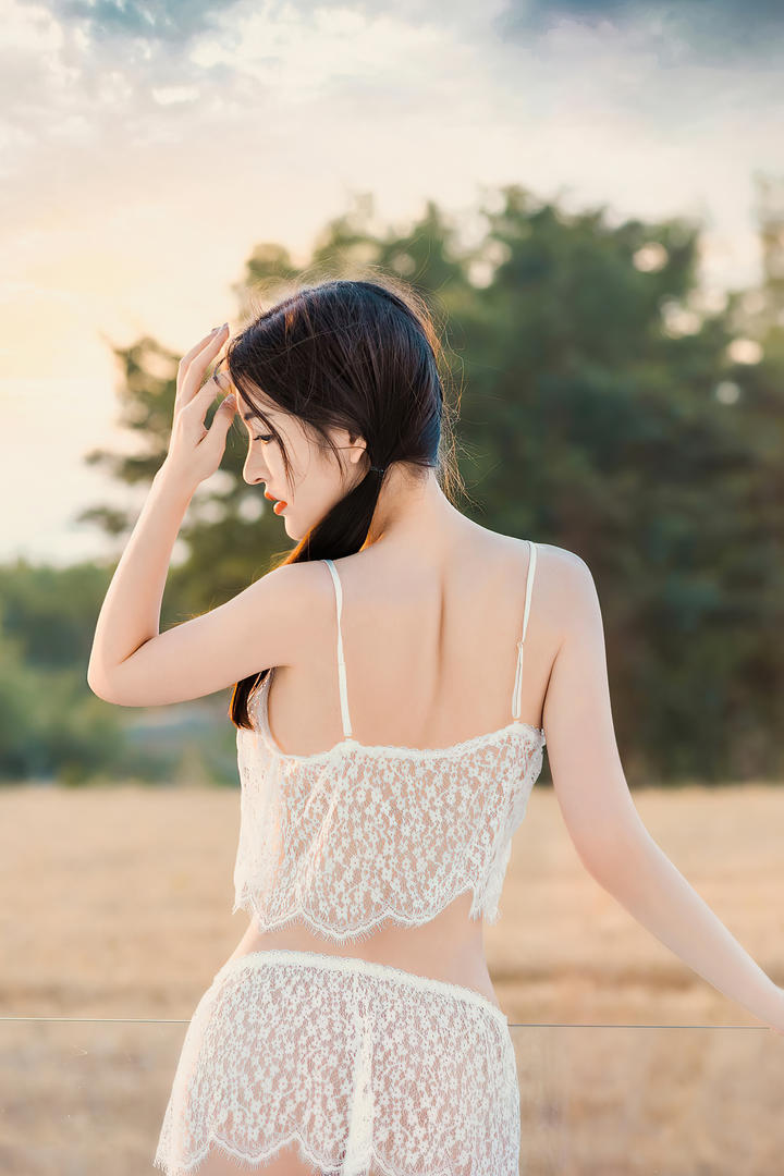 唯美清纯美女沈梦瑶背影图片