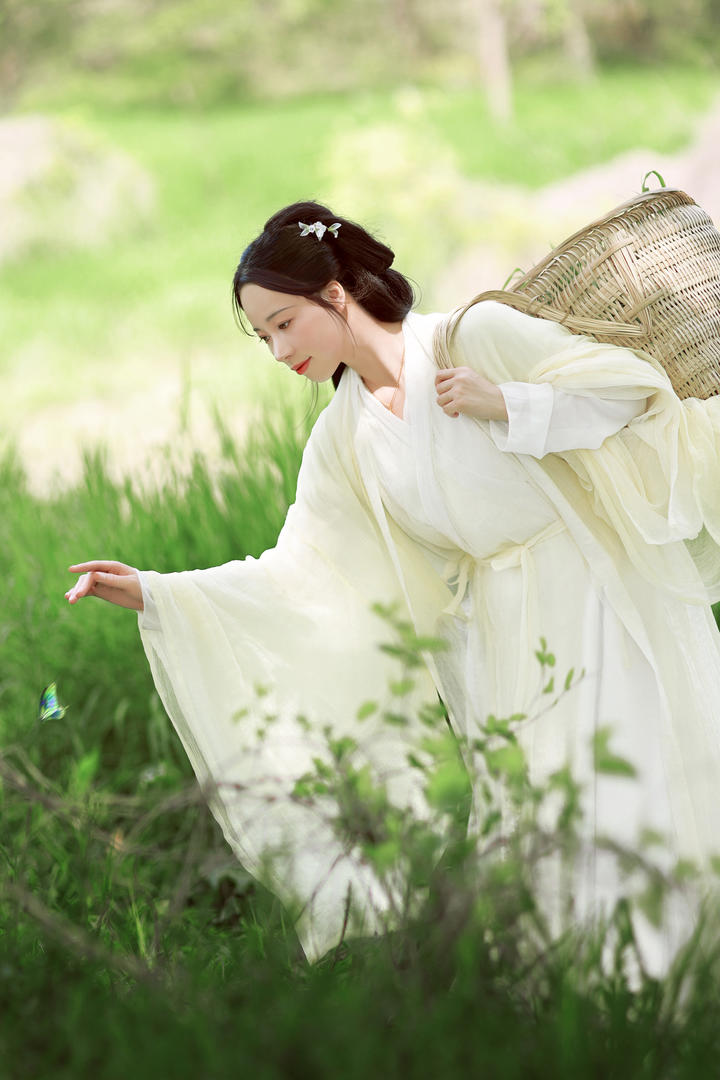 白衣古装汉服美女艺术写真图片大全