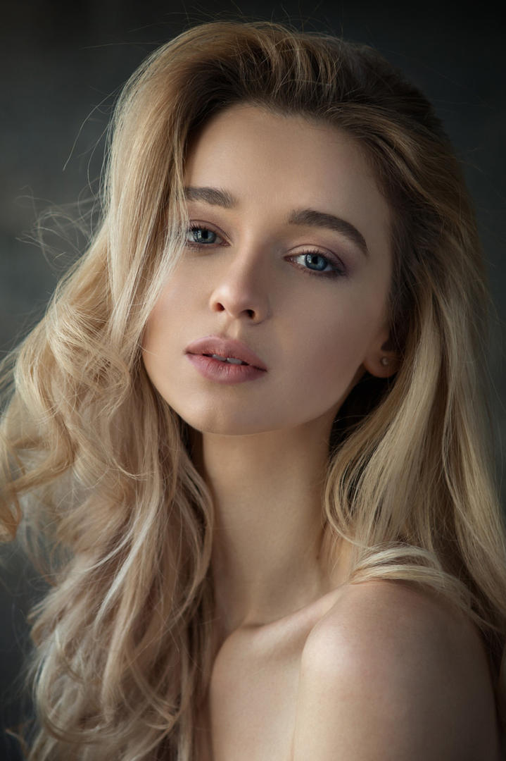 欧美金发气质美女肖像艺术写真图片高清