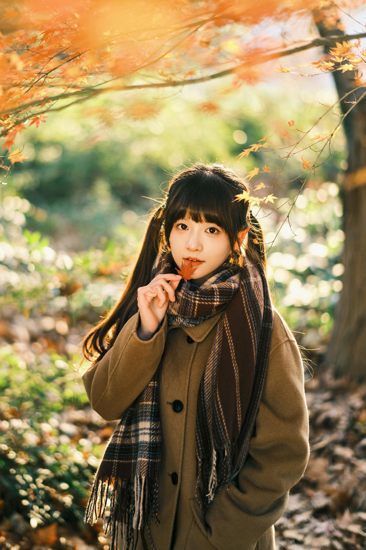 恬静可爱的韩国美女学妹户外人像写真图片