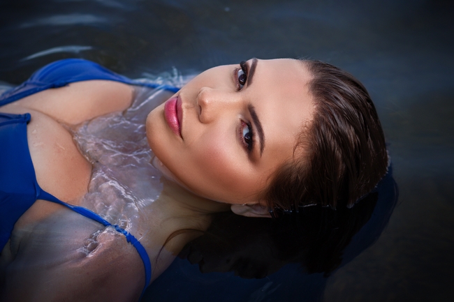 性感比基尼水中湿身诱惑人体摄影图片