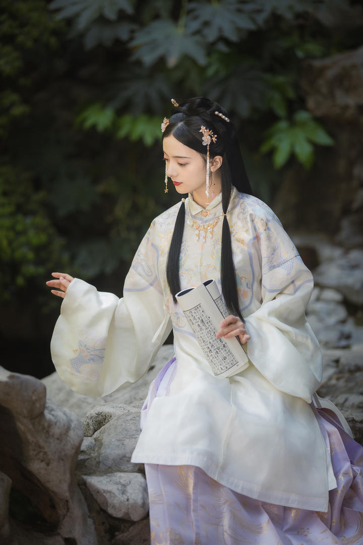 读书的清纯唯美古装汉服美女艺术摄影图片