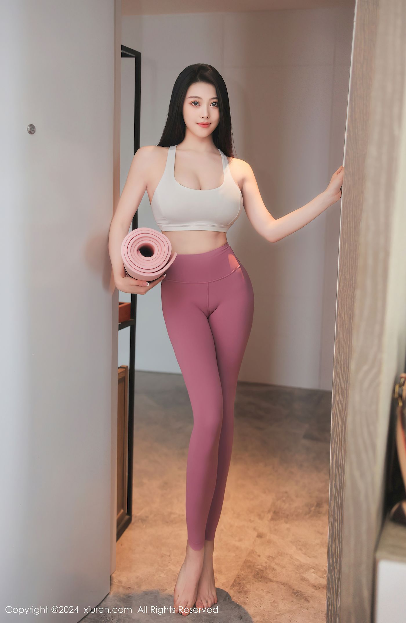 秀人网新人模特清妙粉色瑜伽服饰苗条身姿首套写真