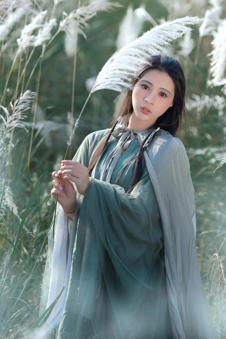 中国漂亮美女主播荒野古风艺术写真图片