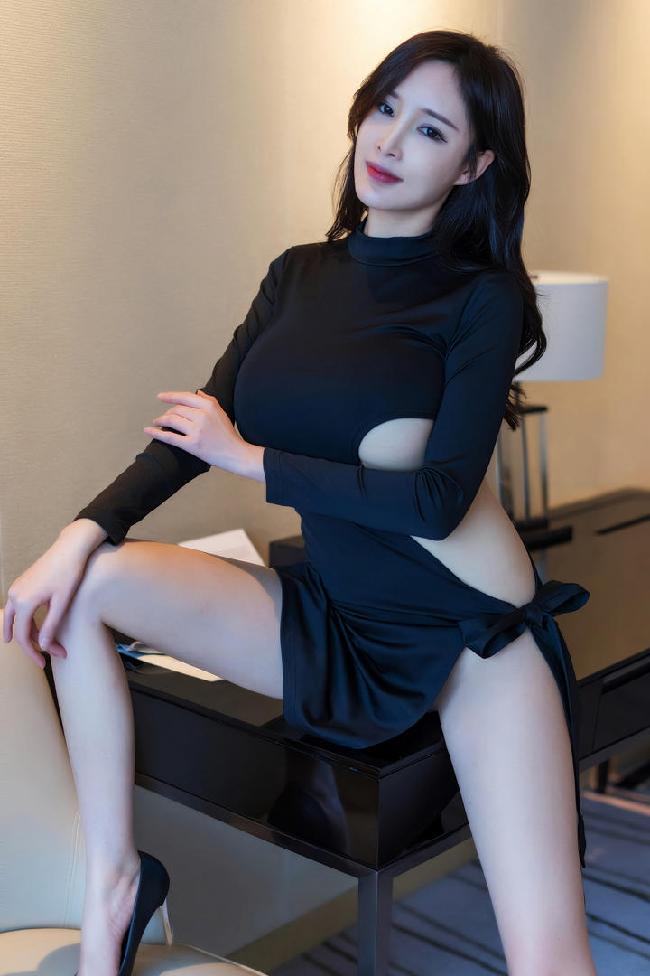 国内超清成熟性感的美腿美女模特写真图片