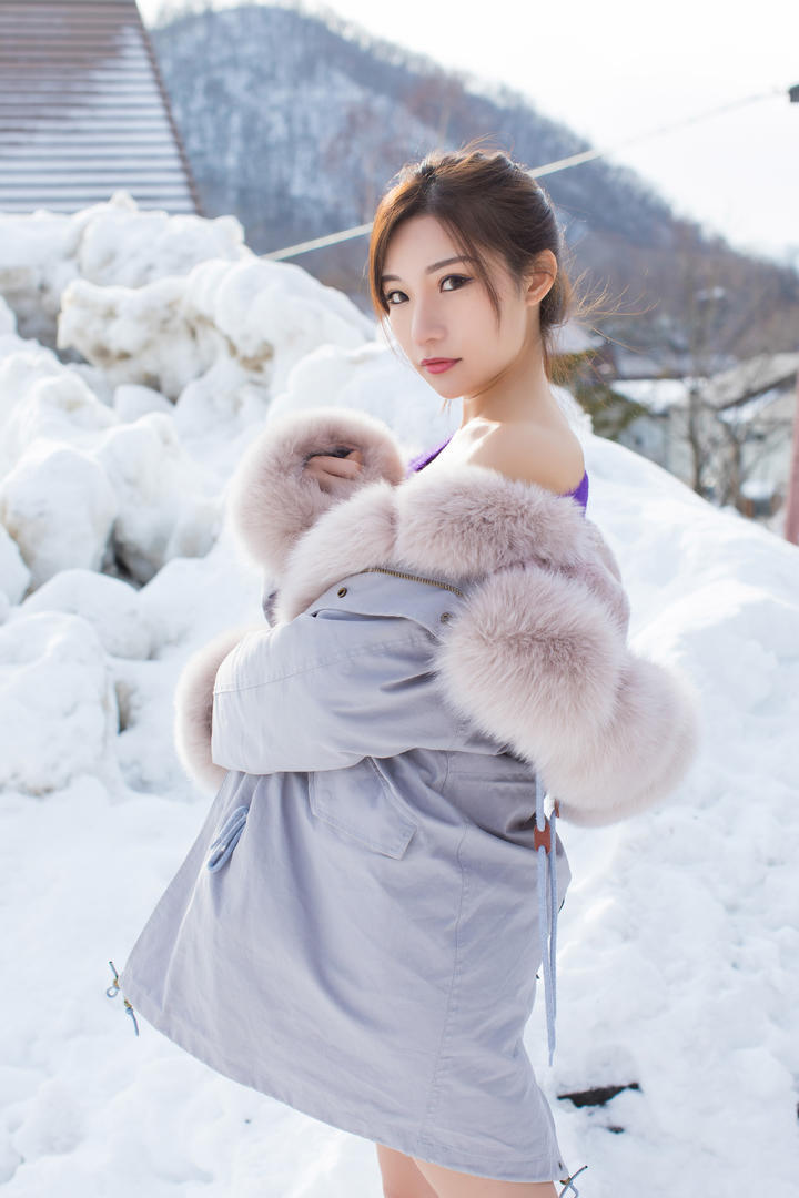 雪中的极品清纯女生图片