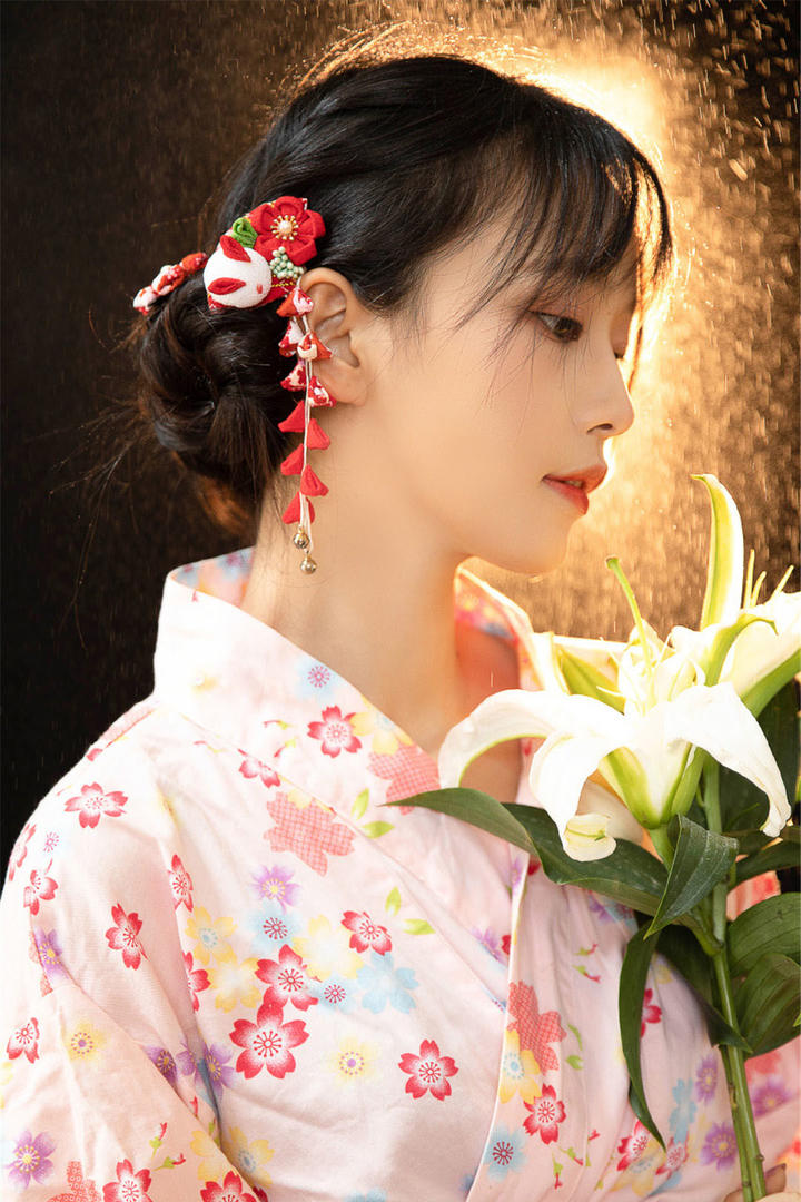 盘起头发的日本古装美女艺术图片