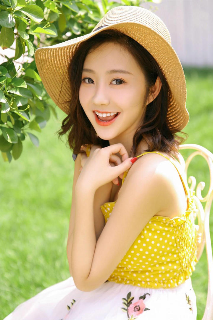 戴着帽子的极品气质清纯美女写真