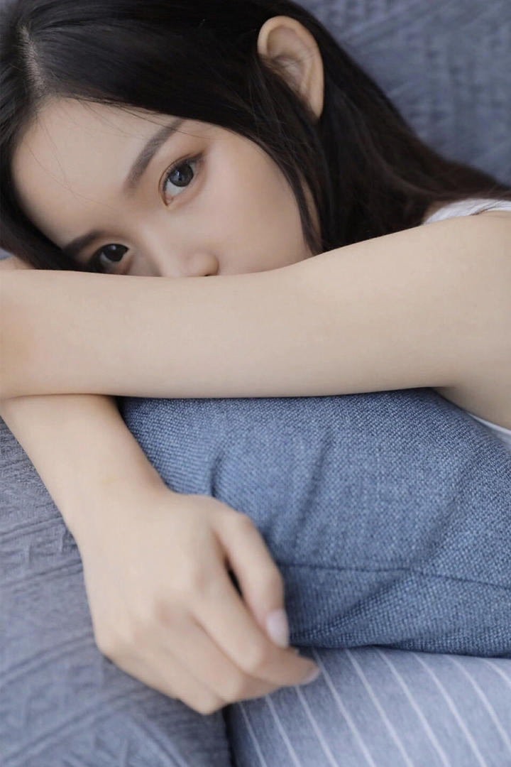 清纯美女肌肤吹弹可破高清写真图片