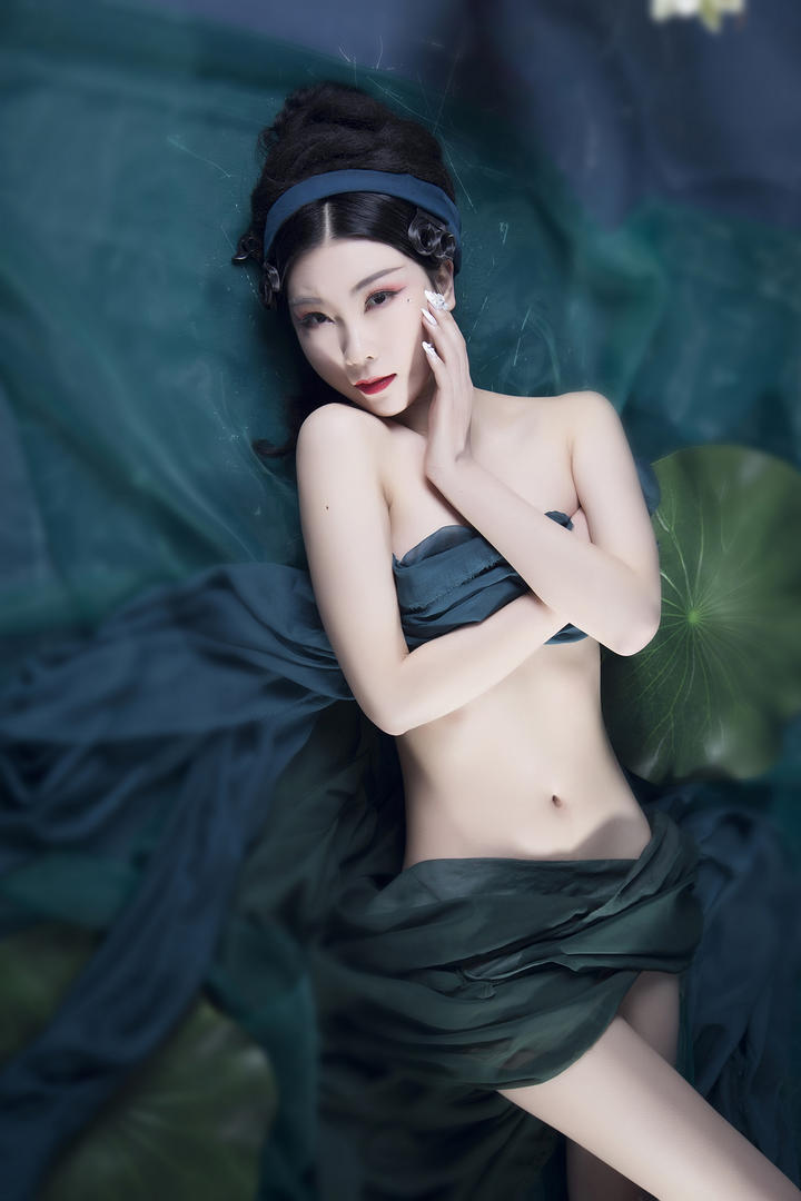 4K高清性感青蛇唯美古装美女大胆人体艺术写真图片