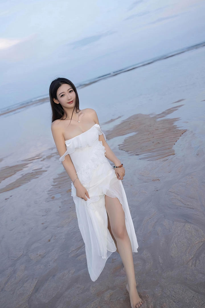 秀人网极品名媛唐安琪海边旅拍写真图片