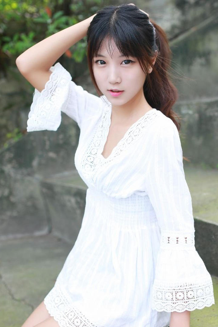清纯可爱的马尾美女写真