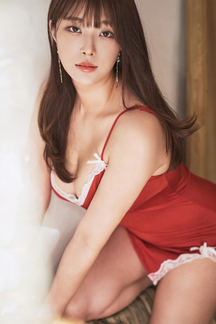 性感吊带长腿美女图片