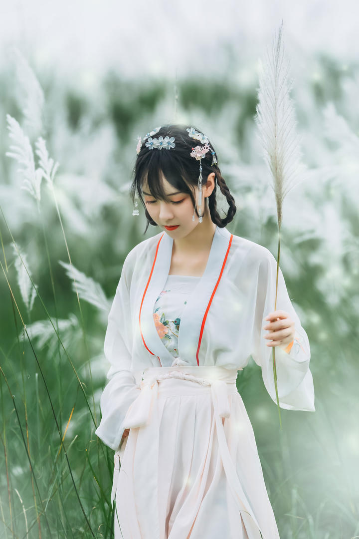 甜美古风古装美女户外摄影高清图片