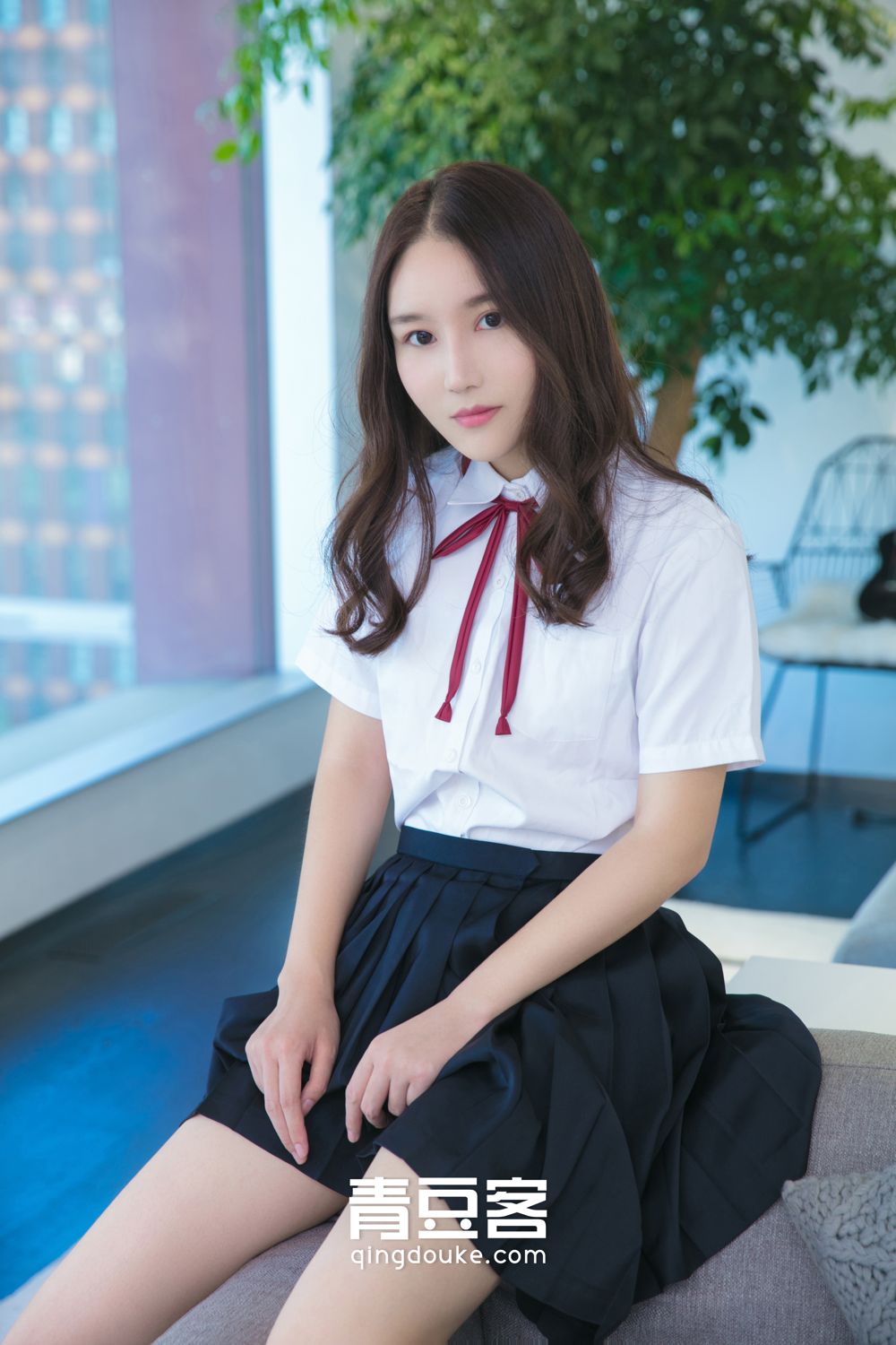 青豆客气质美女魏扭扭粉色内衣校服装制服诱惑