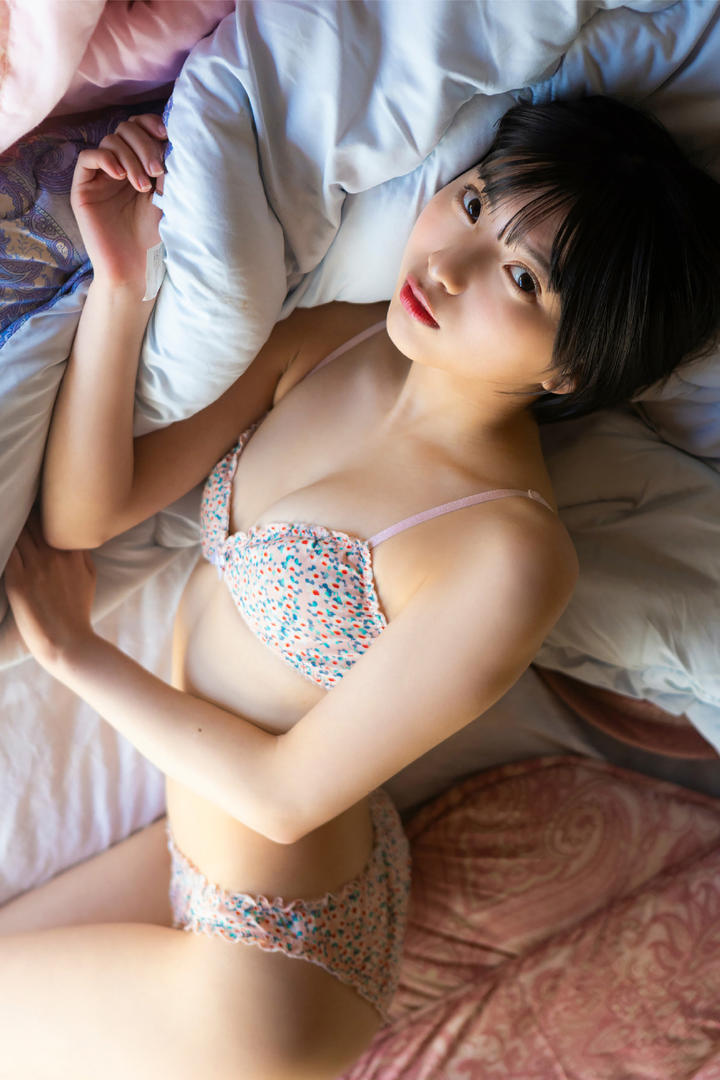 日韩精品偷偷拍摄极品短发小美女可爱内衣照片流出