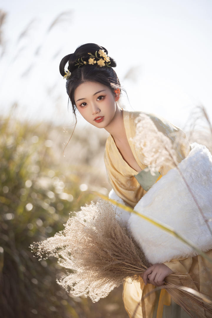 国内气质古装汉服美女户外唯美写真套图