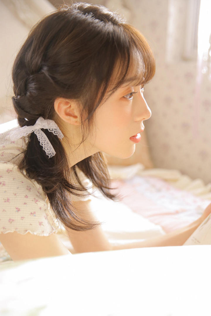 极品清纯美女侧脸特写