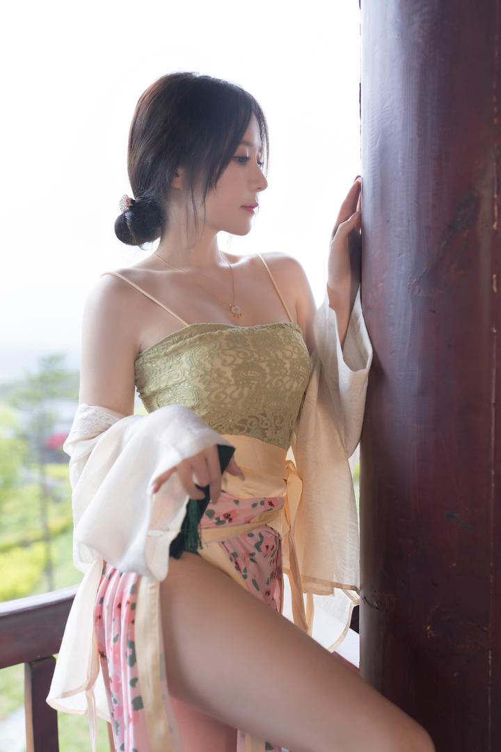 风华绝代性感古装美女鱼子酱女性人体写真图片